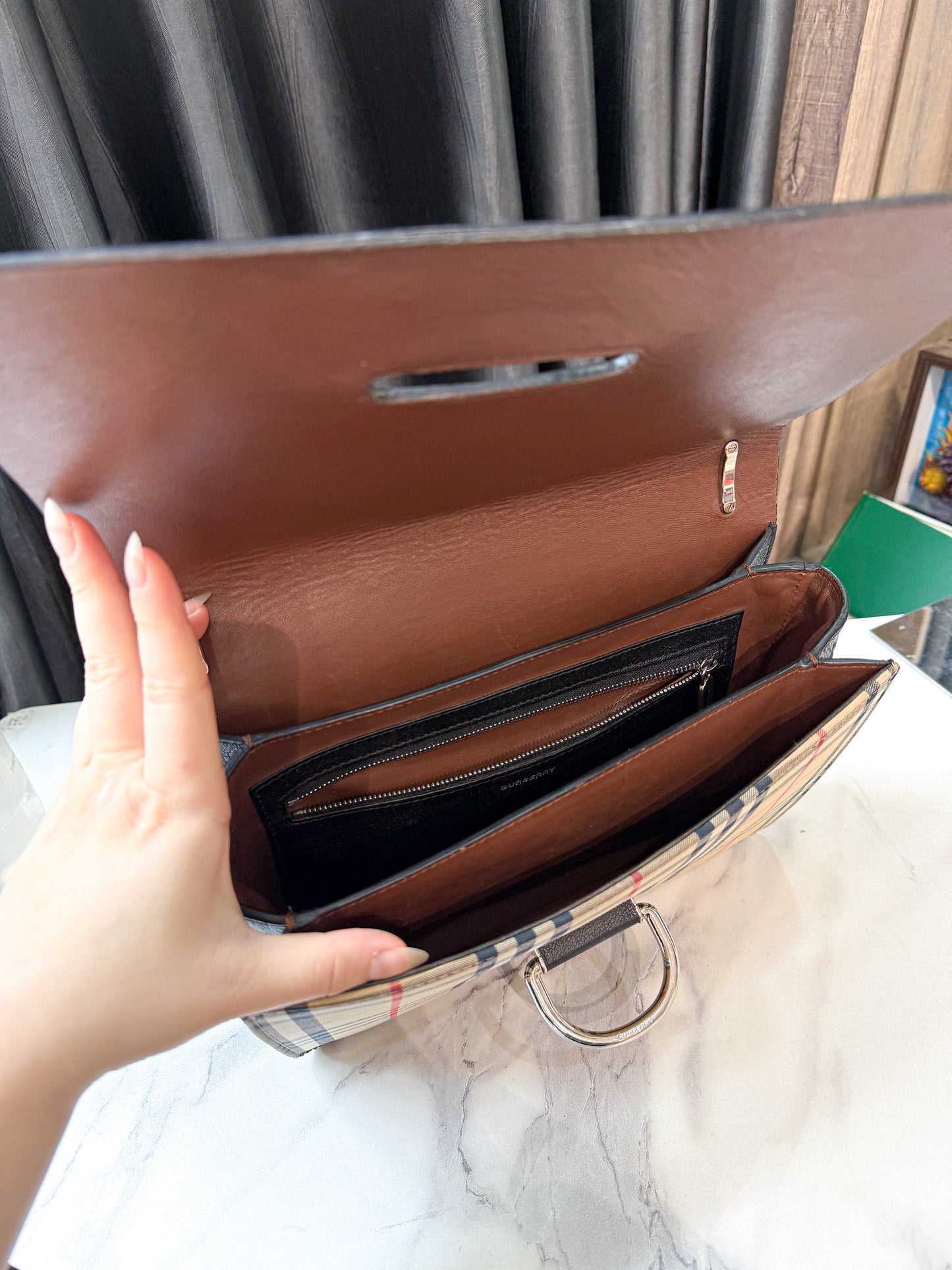 A Túi Chéo BBR Nắp Đen