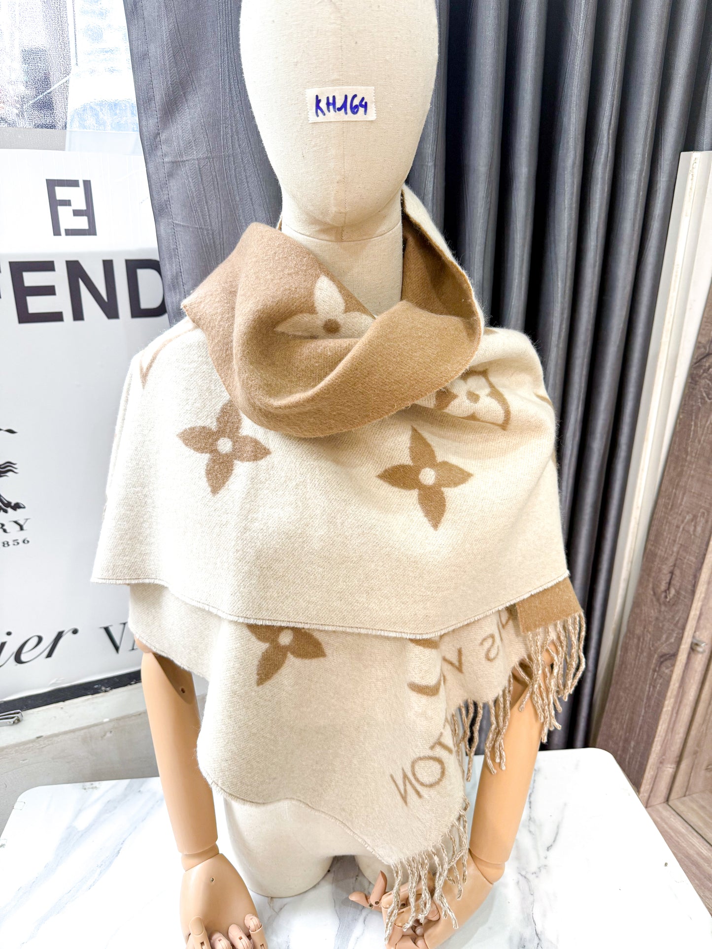 Khăn LV Cashmere Begie KH164