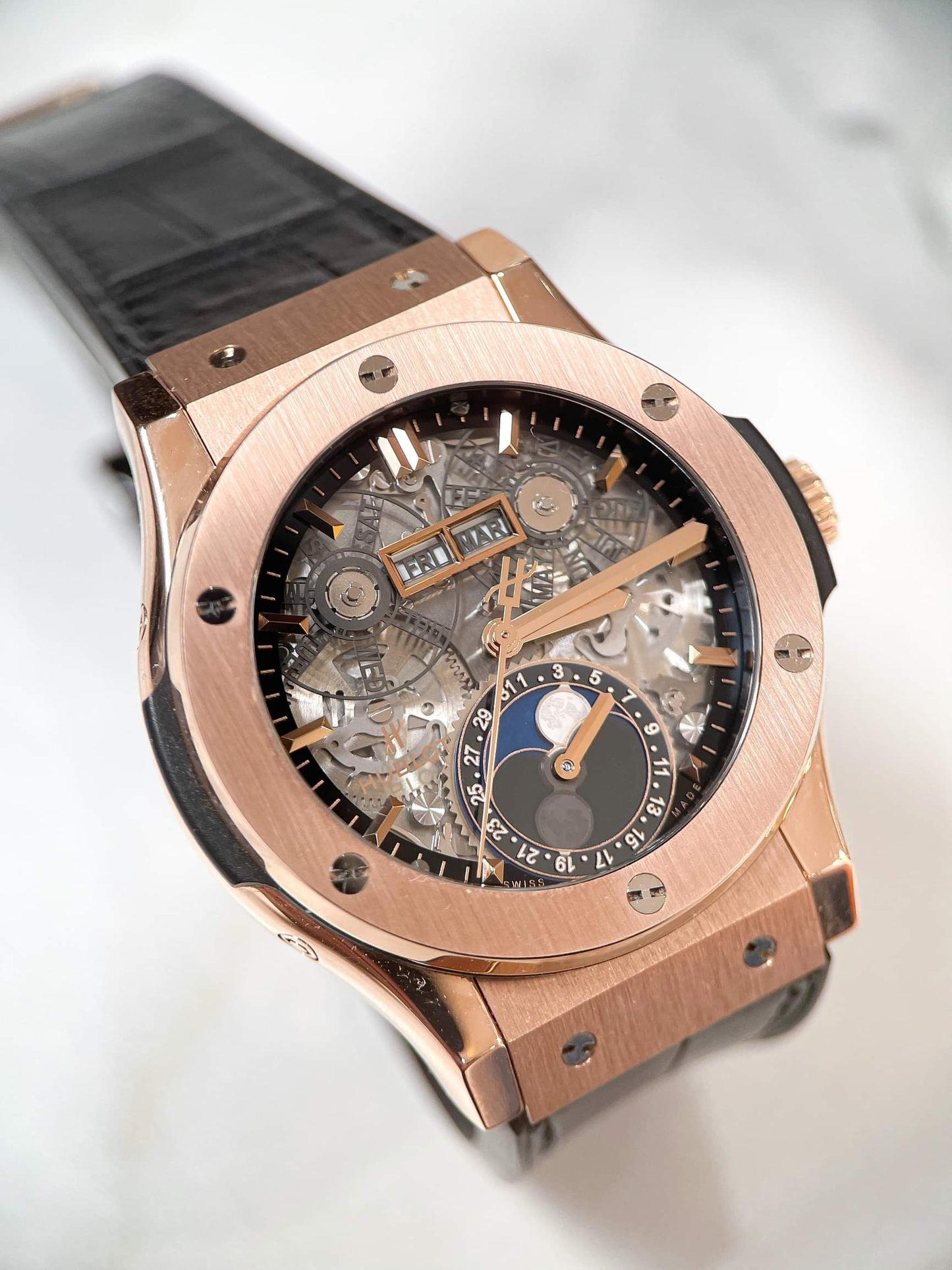 Đồng Hồ Hublot Classic Fusion MoonPhase Rose Gold 42mm