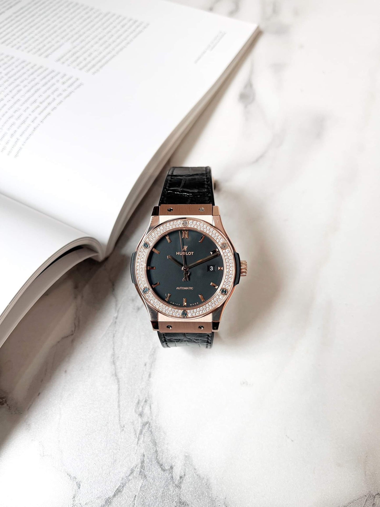 Đồng Hồ Hublot Classic Fusion King Gold 42mm Kim Zin