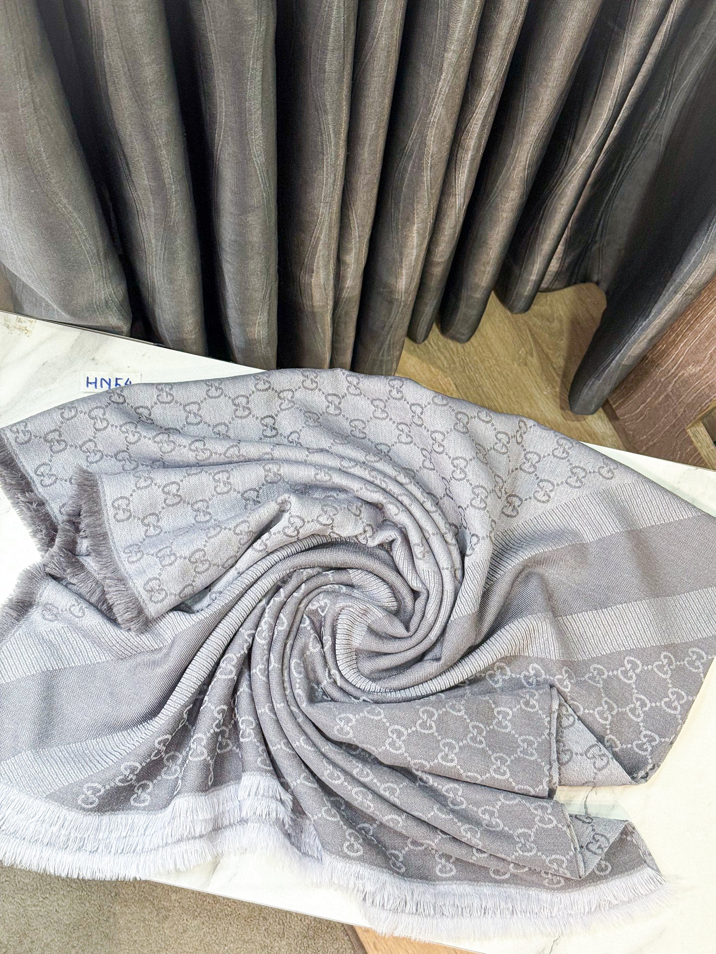 Khăn Gucci Grey Khổ 140x140 HN54