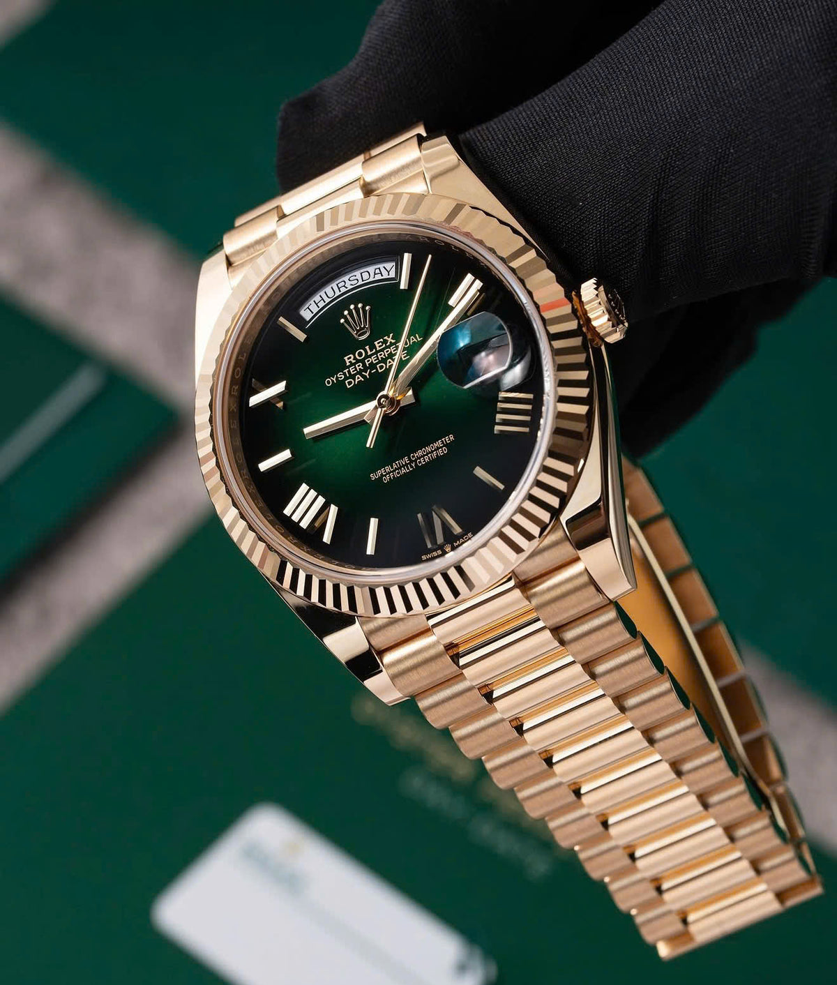 Đồng Hồ Rolex Day-Date 40 228238 Ombré Green