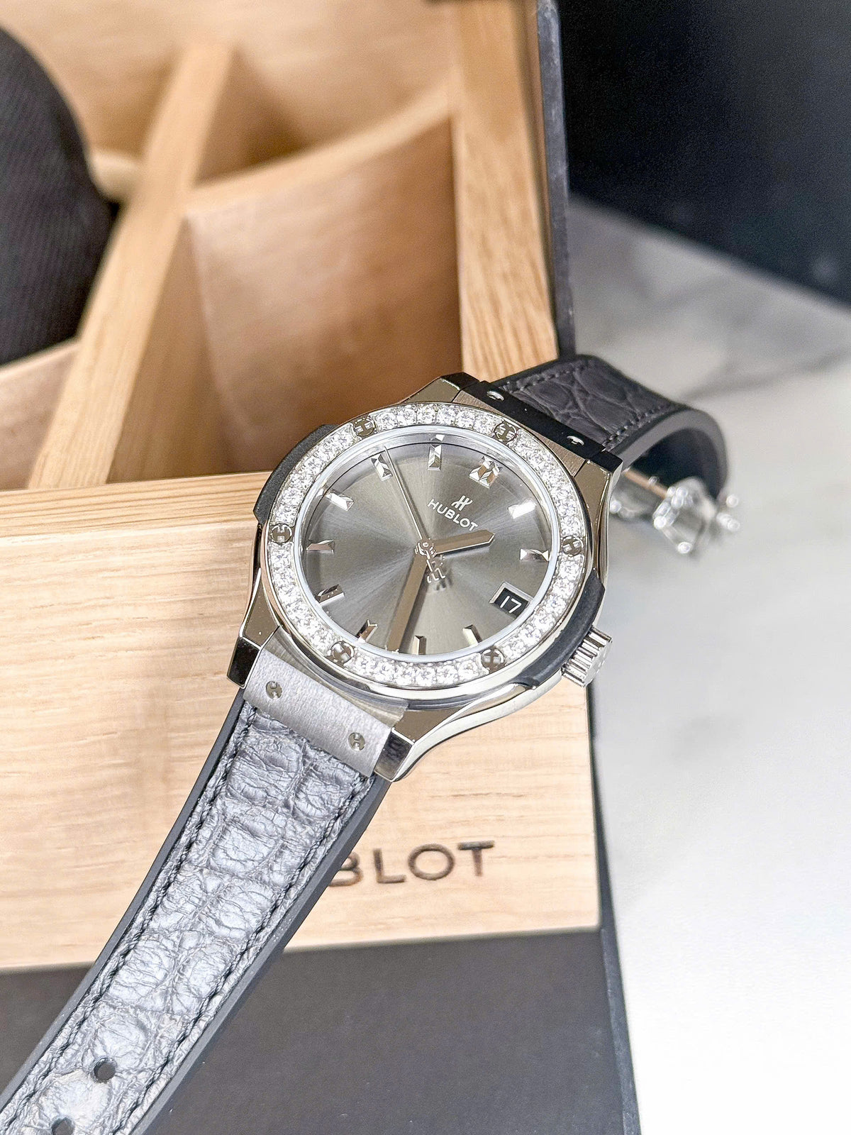 Hublot Classic Fusion Titanium Racing Grey Diamonds 33mm