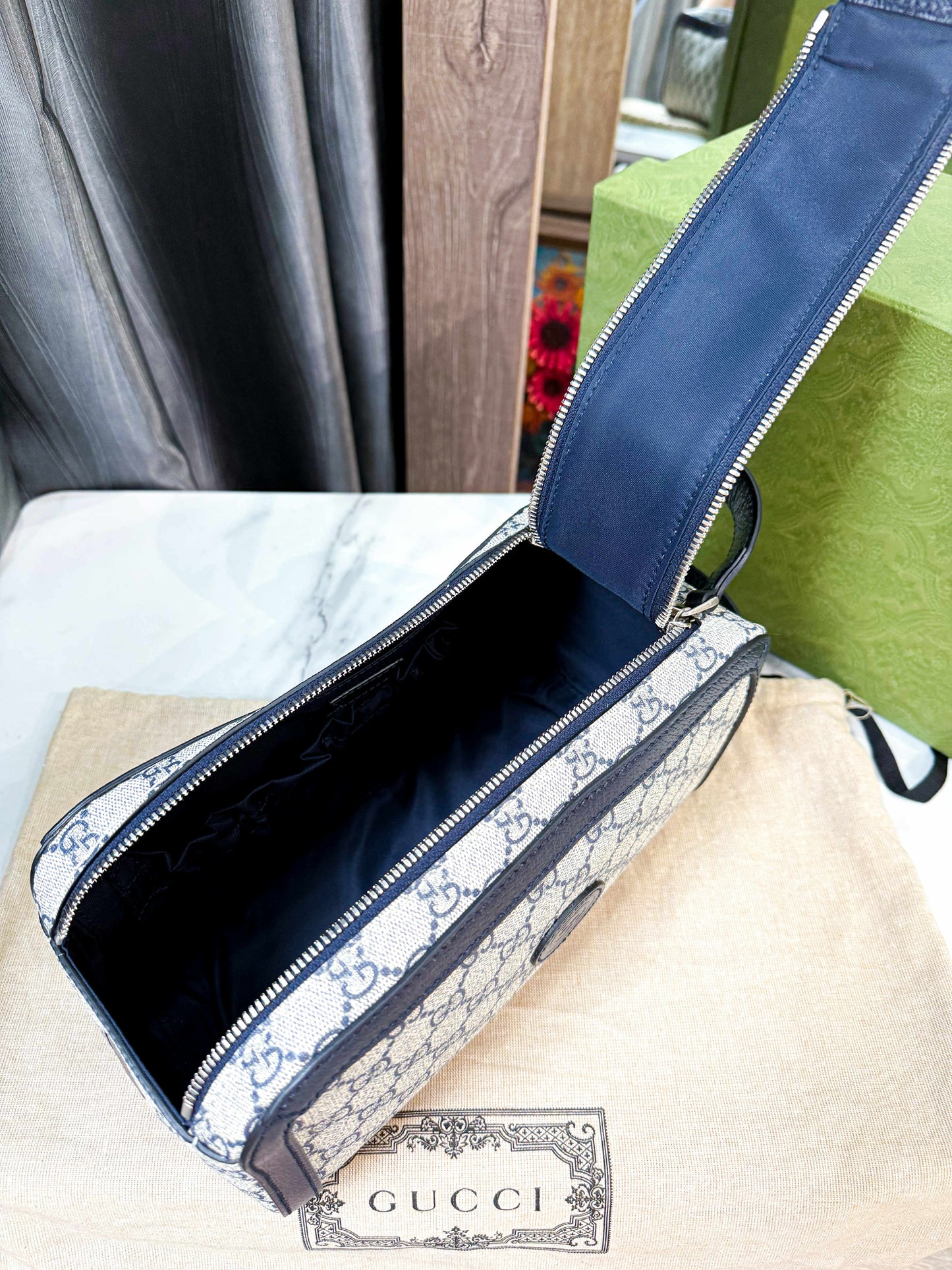 A Gucci Pouch Toiletry New