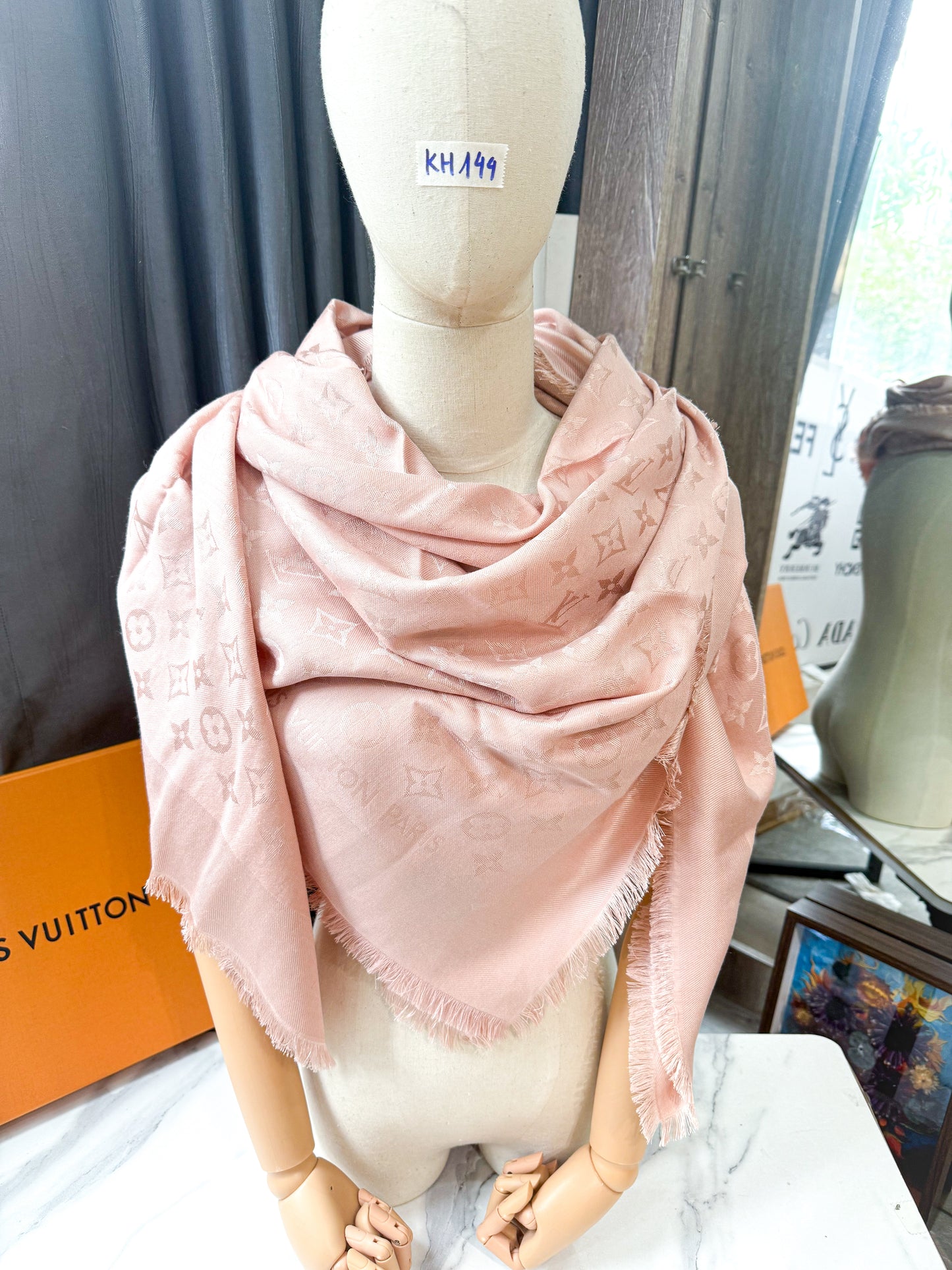 Khăn LV Hồng KH144