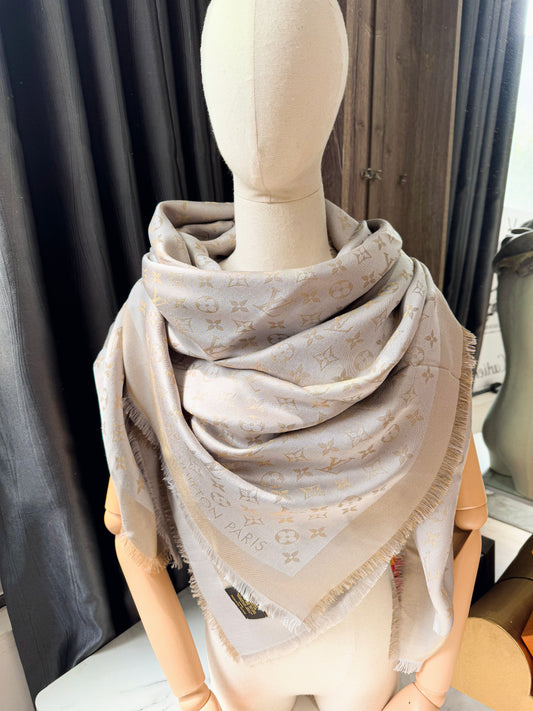 Khăn LV Ánh Kim Ghi Vàng 7/3