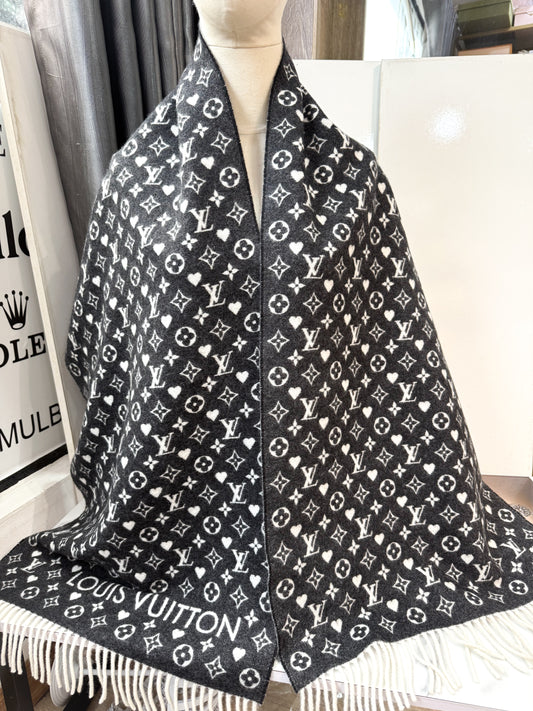 Khăn LV Cashmere Game On