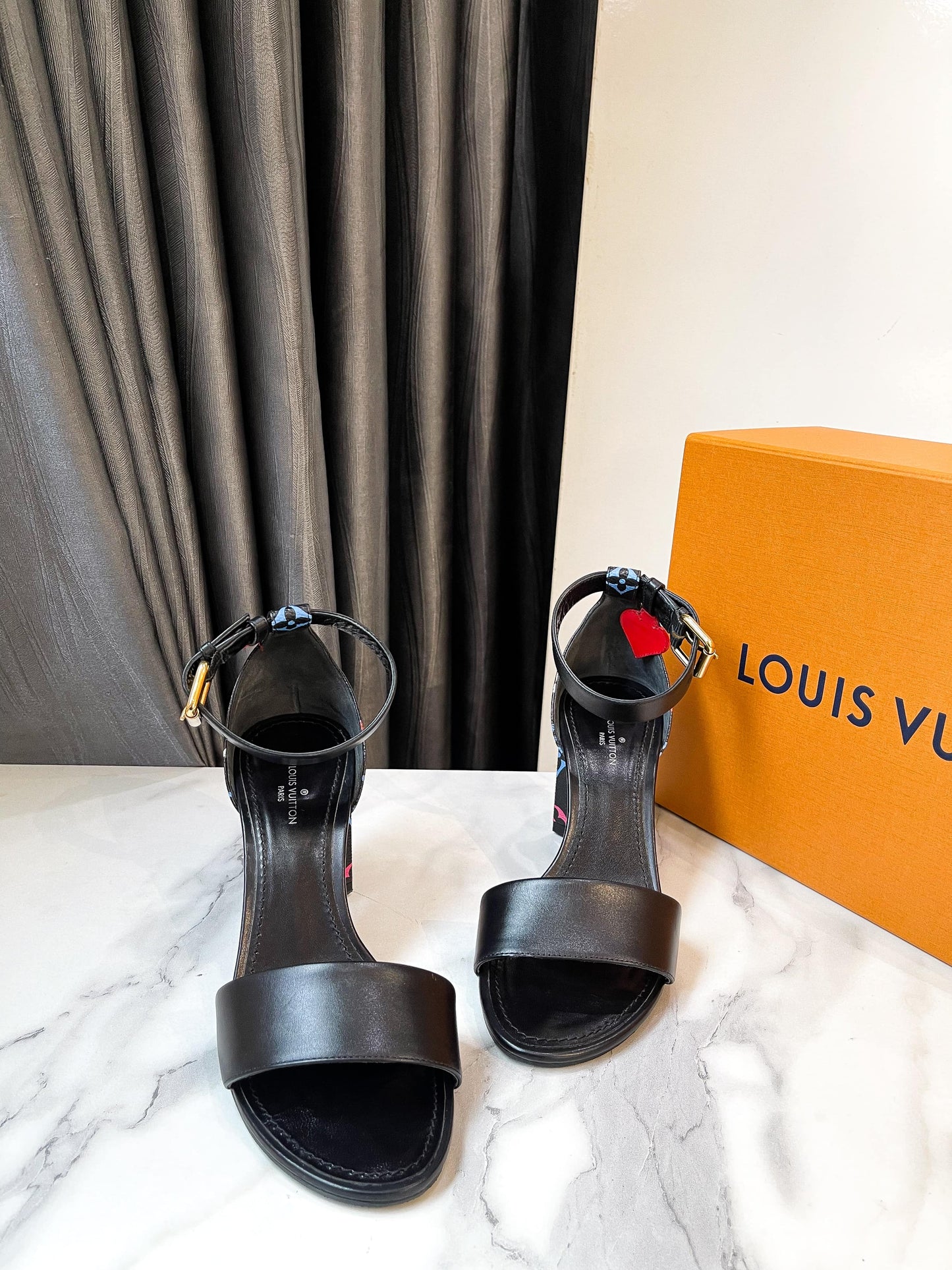 Sandal LV Cờ Size 36