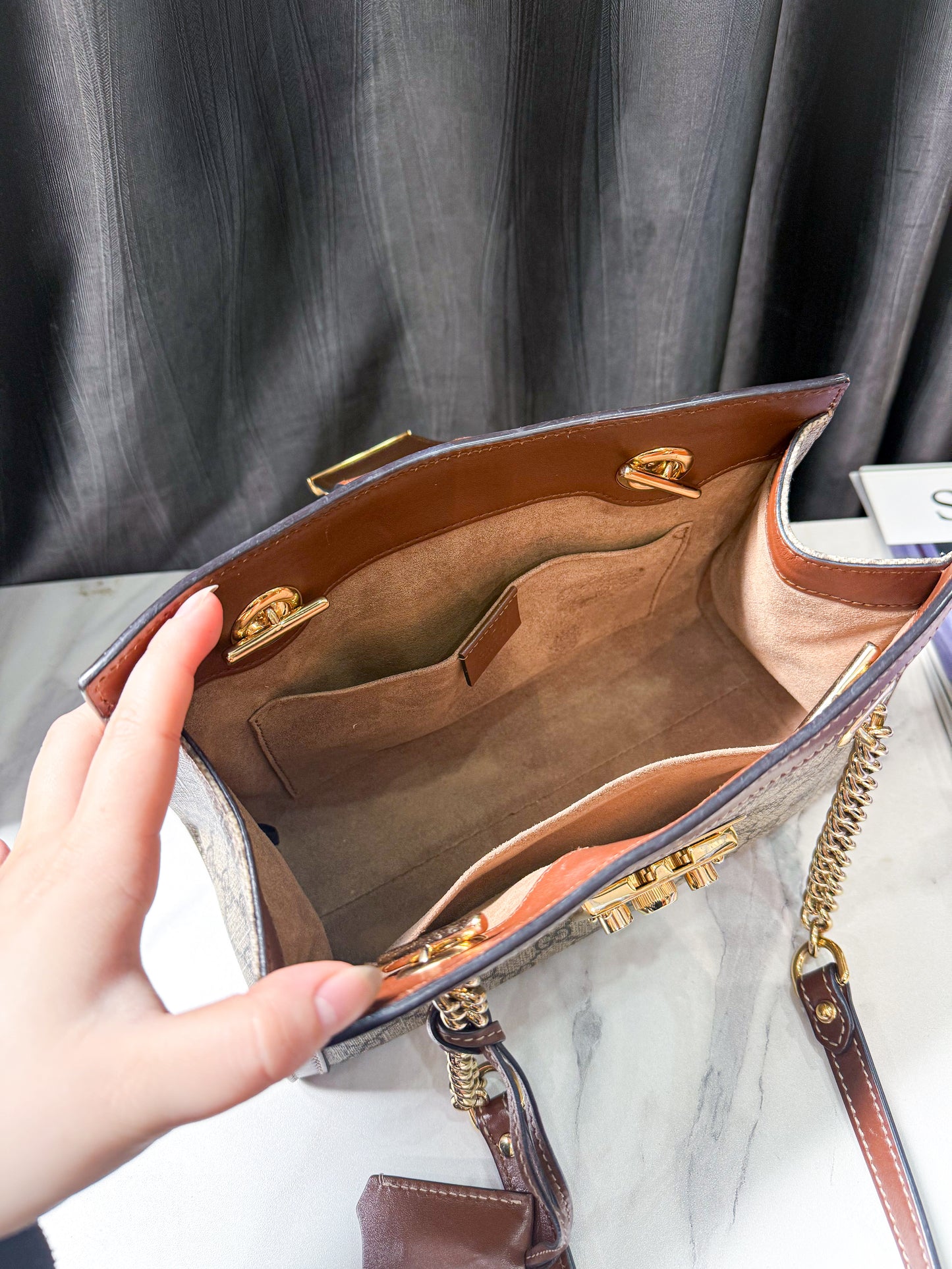 A A Tote Gucci Padlock TV15