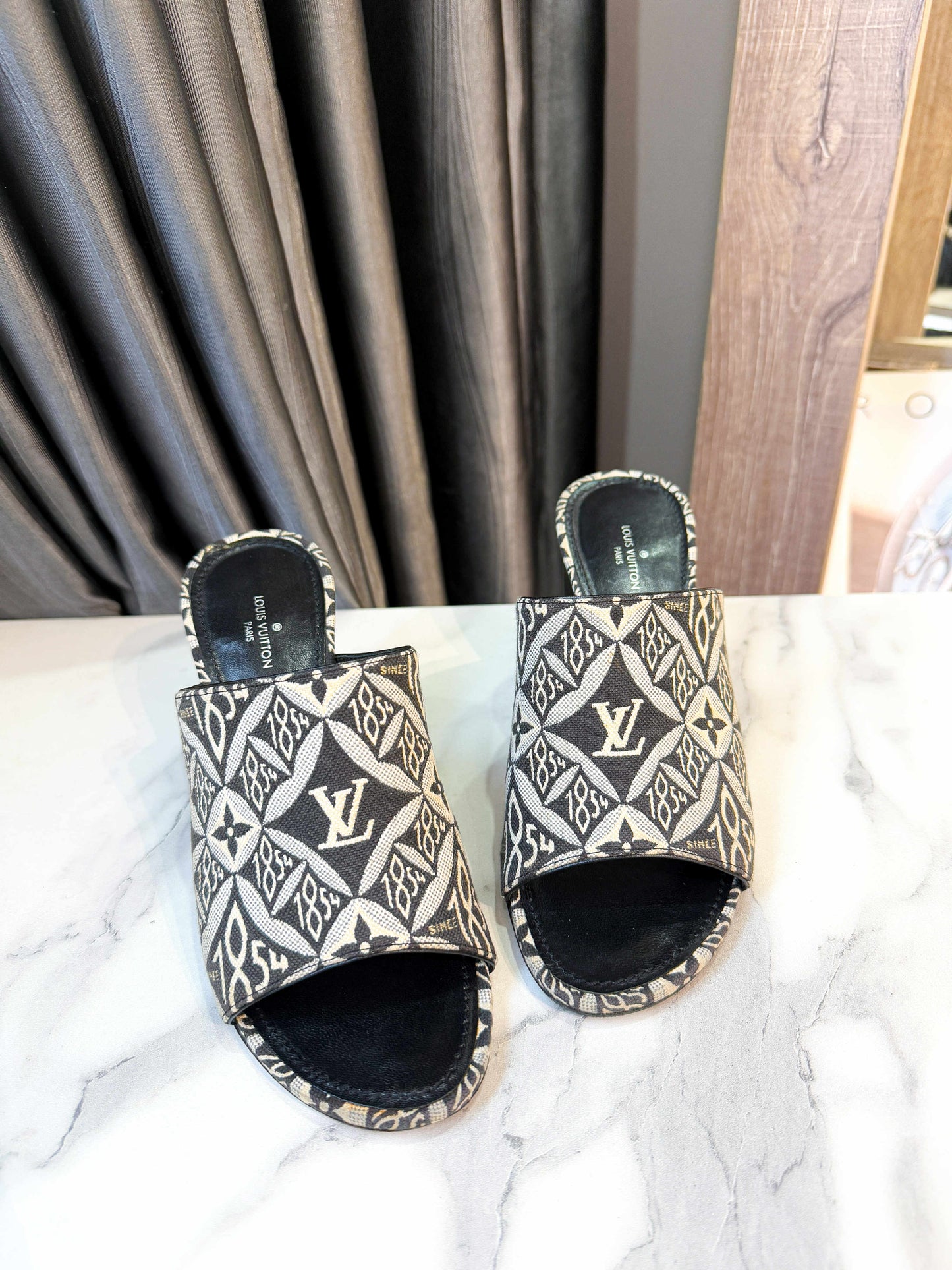 Guốc LV Hoạ Tiết Size 36.5