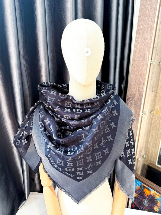 Khăn LV Ánh Kim Đen KH14 22/9