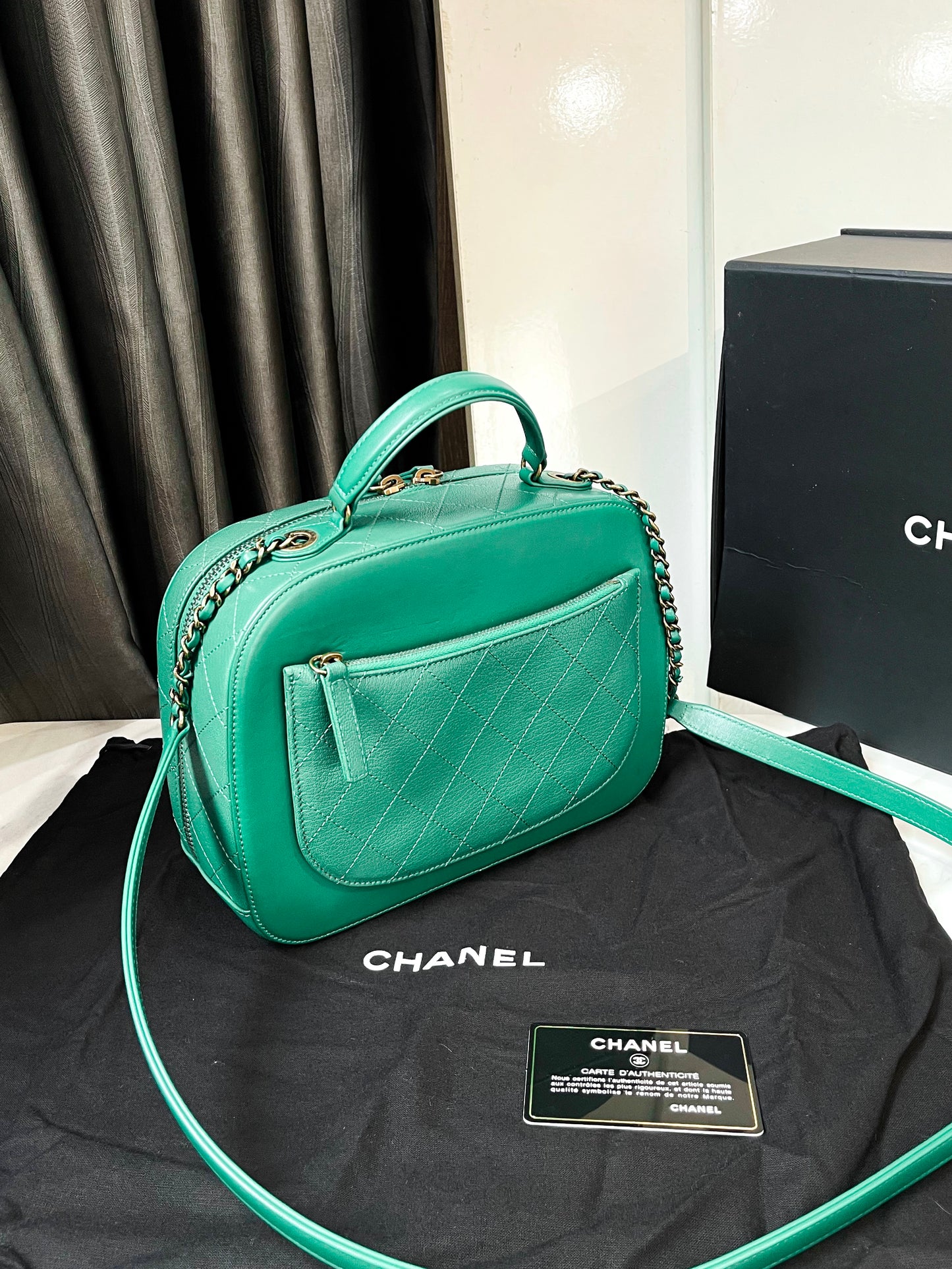 Chanel Vanity Xanh