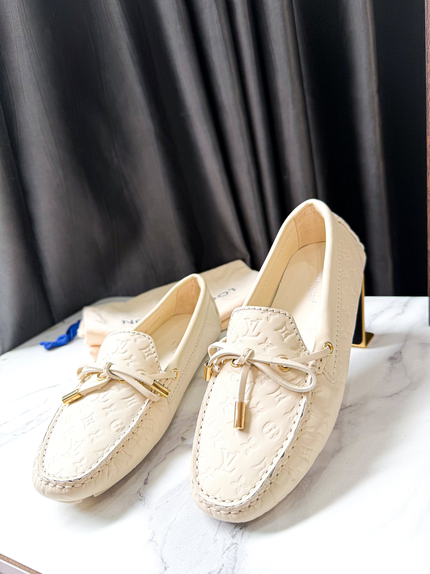Giày Moca LV Da Bê Size 36