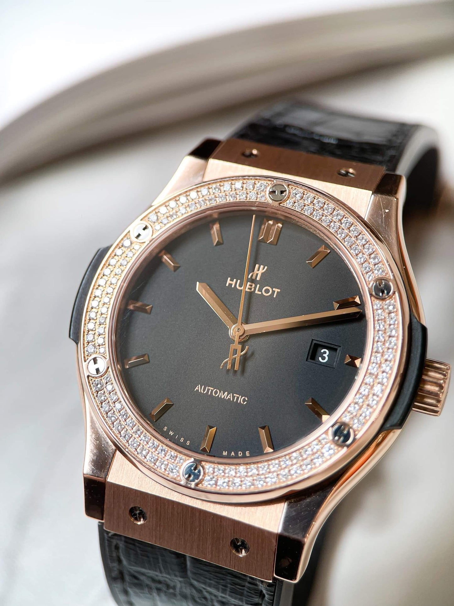 Đồng Hồ Hublot Classic Fusion King Gold 42mm Kim Zin