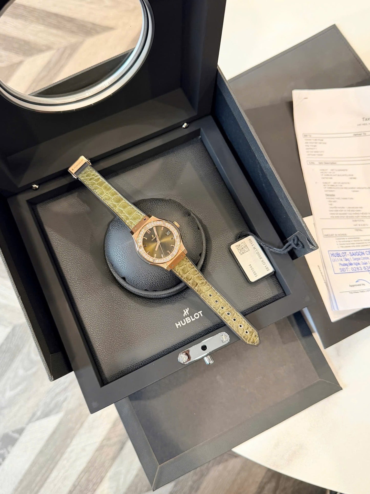 Đồng Hồ Hublot Classic Fusion King Gold 33mm Green Benzel Diamonds
