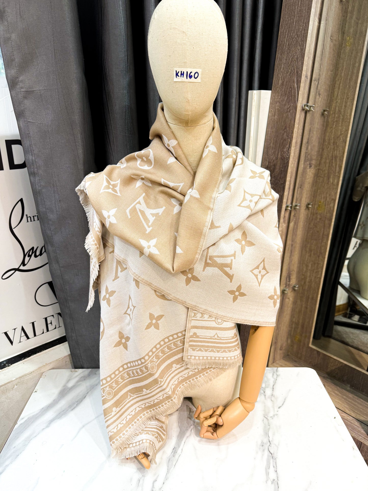 Khăn Choàng LV Begie KH160