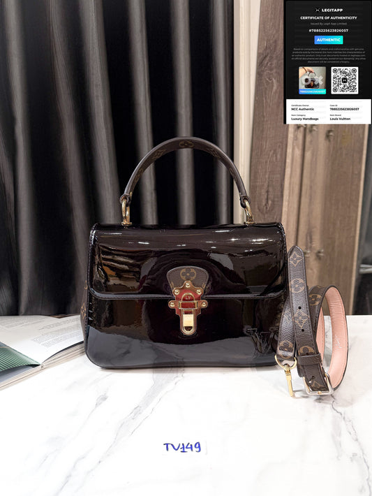 A A LV Cherry Wood TV149