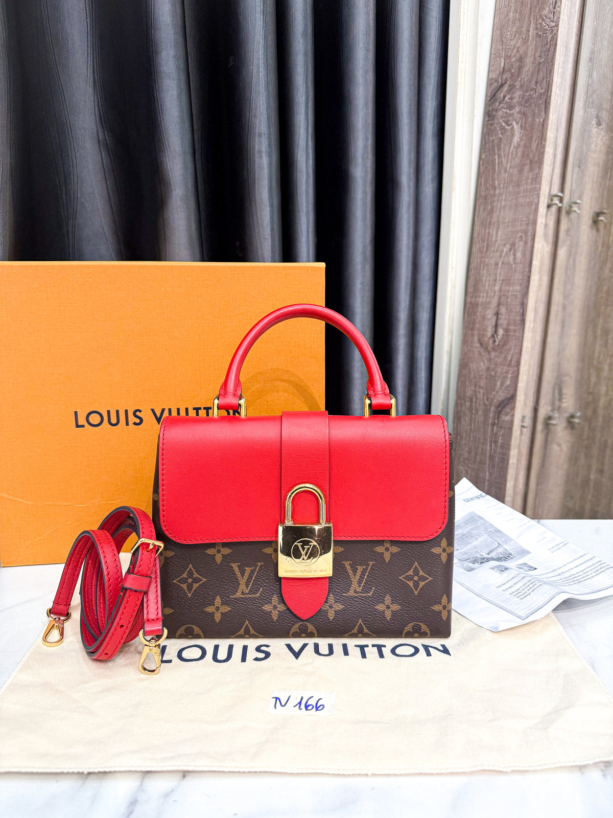 A A A LV Locky BB Đỏ TV166