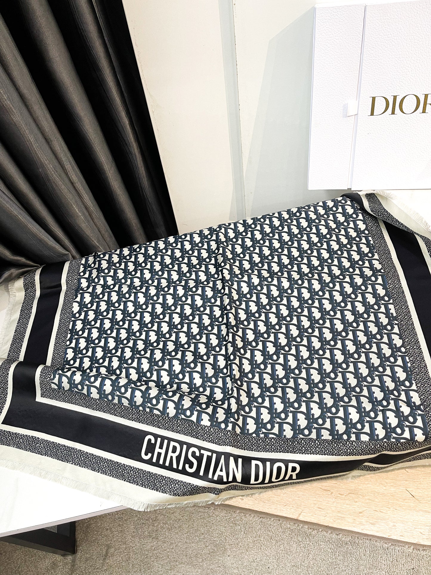 Khăn Lụa Dior Khổ 70x70