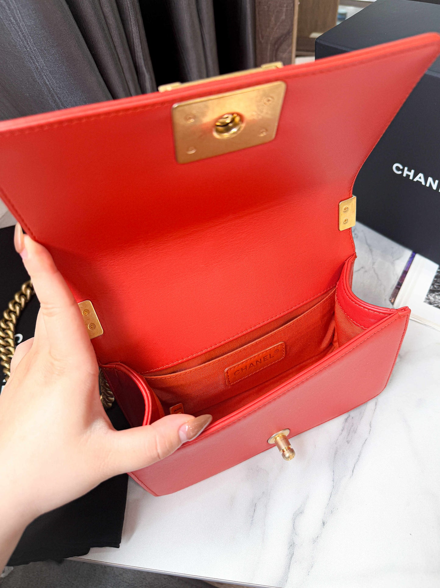 A A Chanel Boy Size S Cam