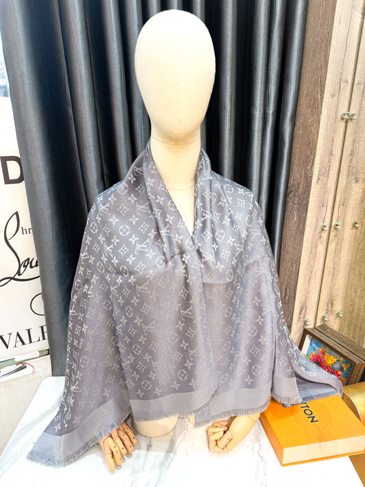 Khăn LV Ánh Kim Ghi 8/6