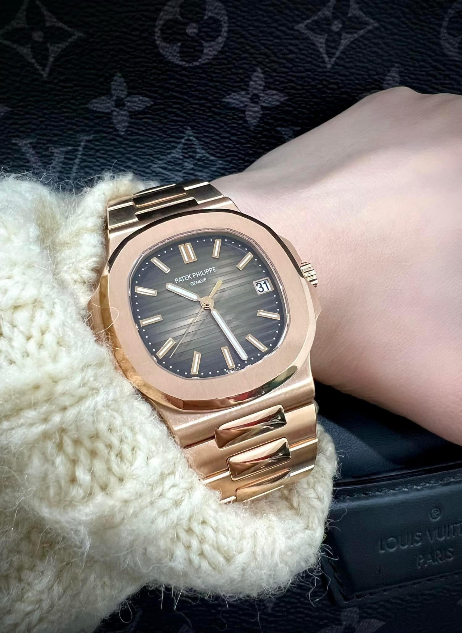 Đồng Hồ Patek Philippe Nautilus 5711/1R Rose Gold – HTA BOUTIQUE