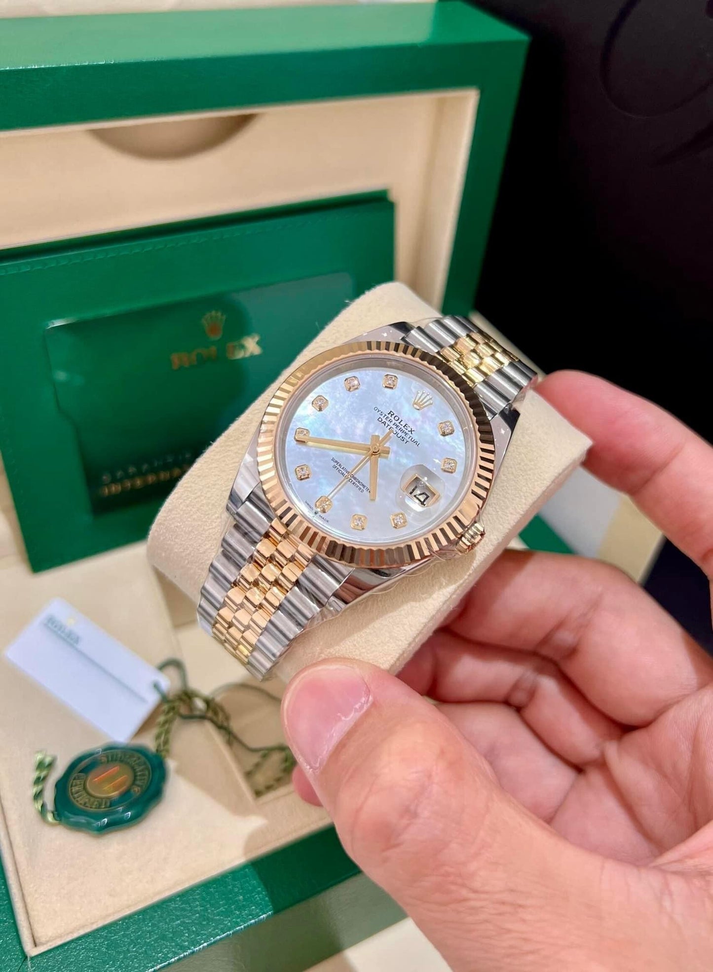 Đồng Hồ Rolex DateJust 126333 MOP