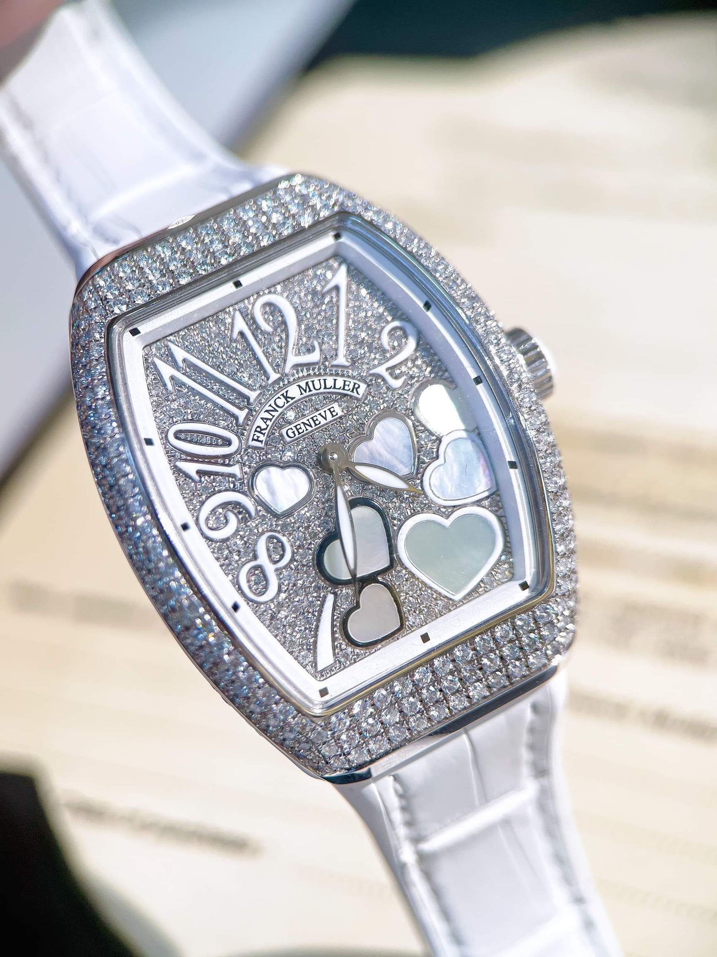 Đồng Hồ Franck Muller V32 Kim Cương Custom Mặt Số Trái Tim Trắng