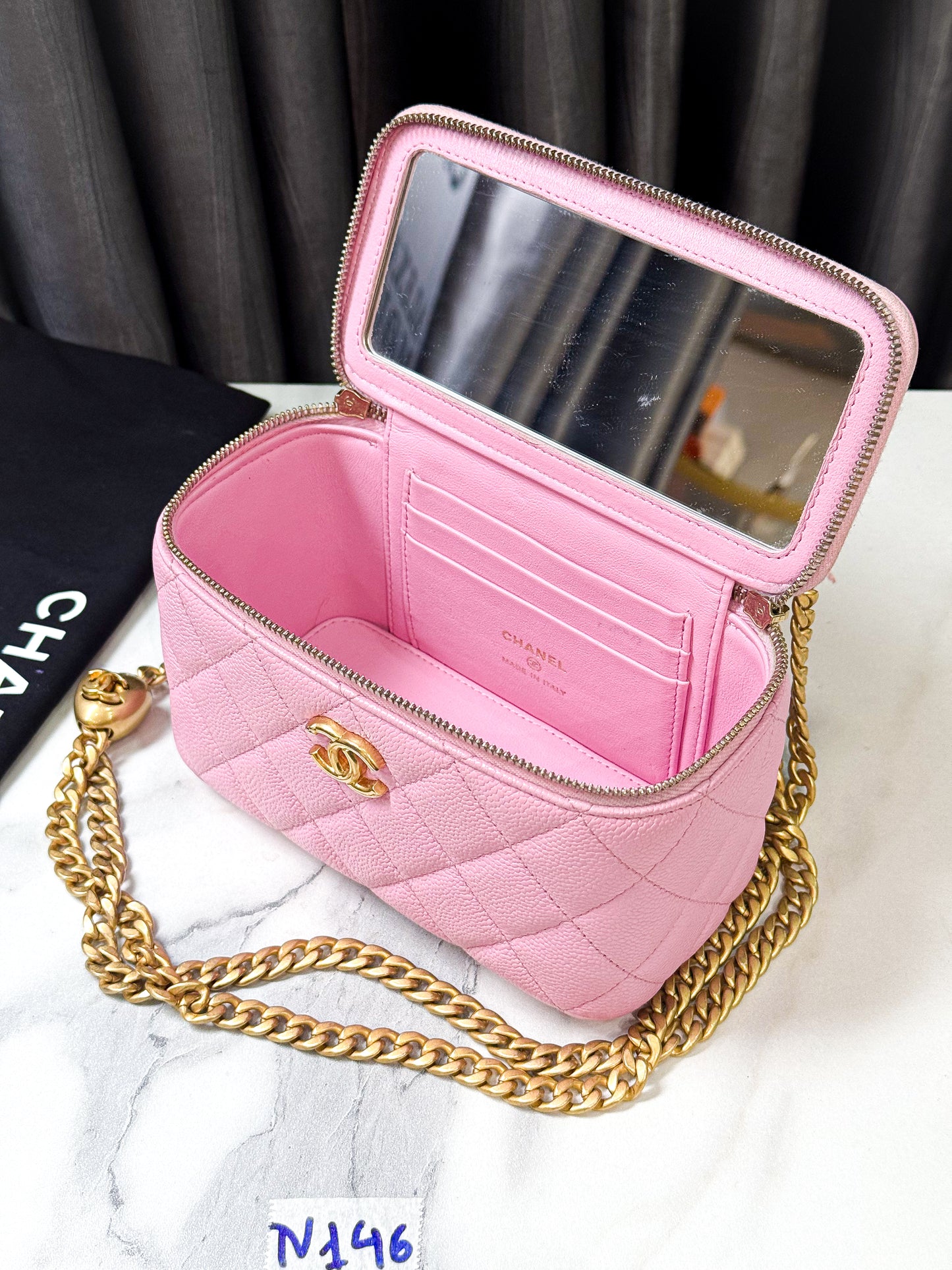 A A Vanity Chanel Caviar Pink TV146