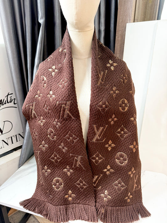 Khăn Len LV Nâu Ánh Kim