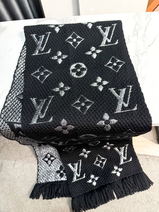Khăn LV Len Đen Ánh Kim