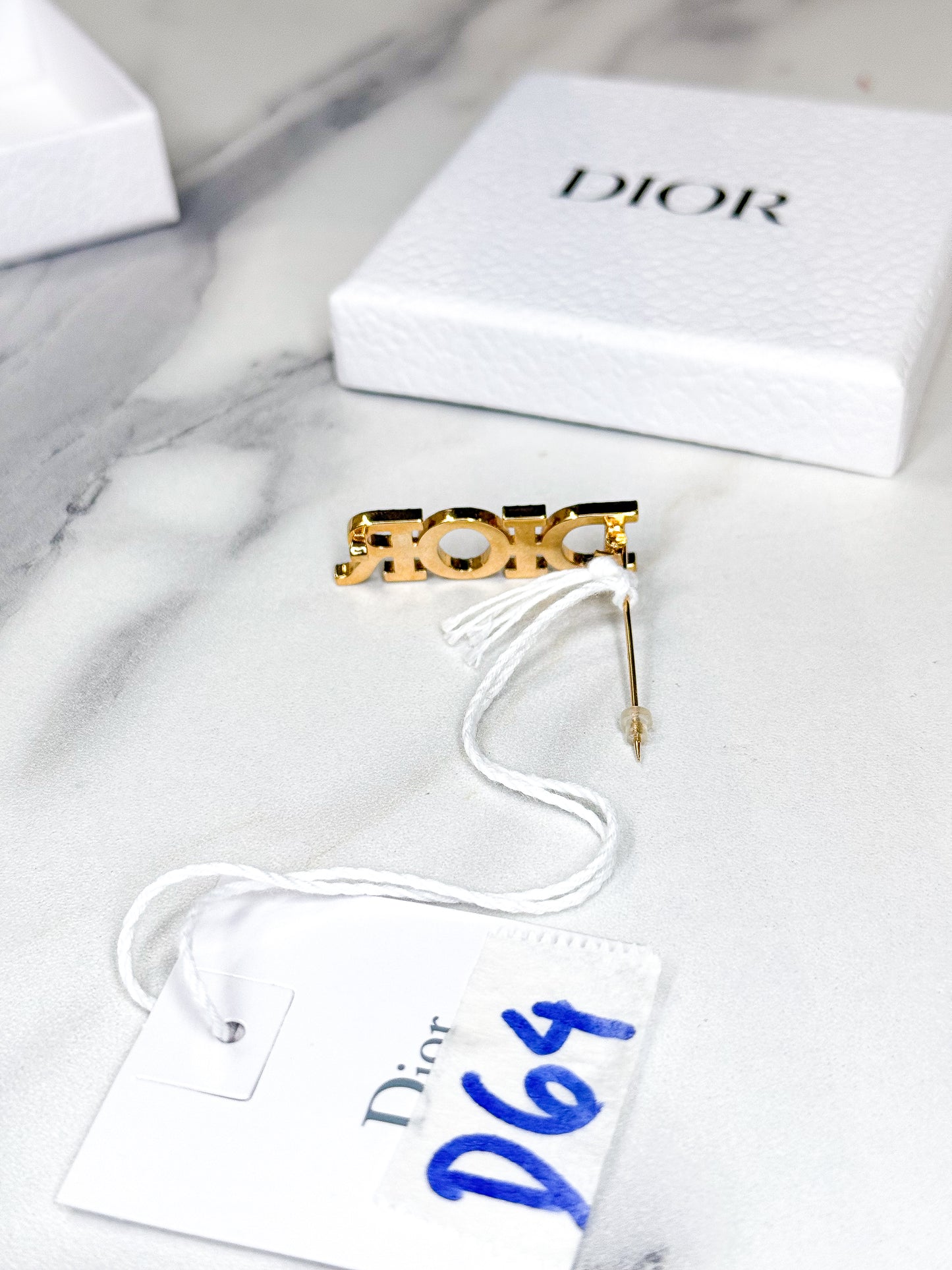 Cài Áo Dior New Trưng Bày D64