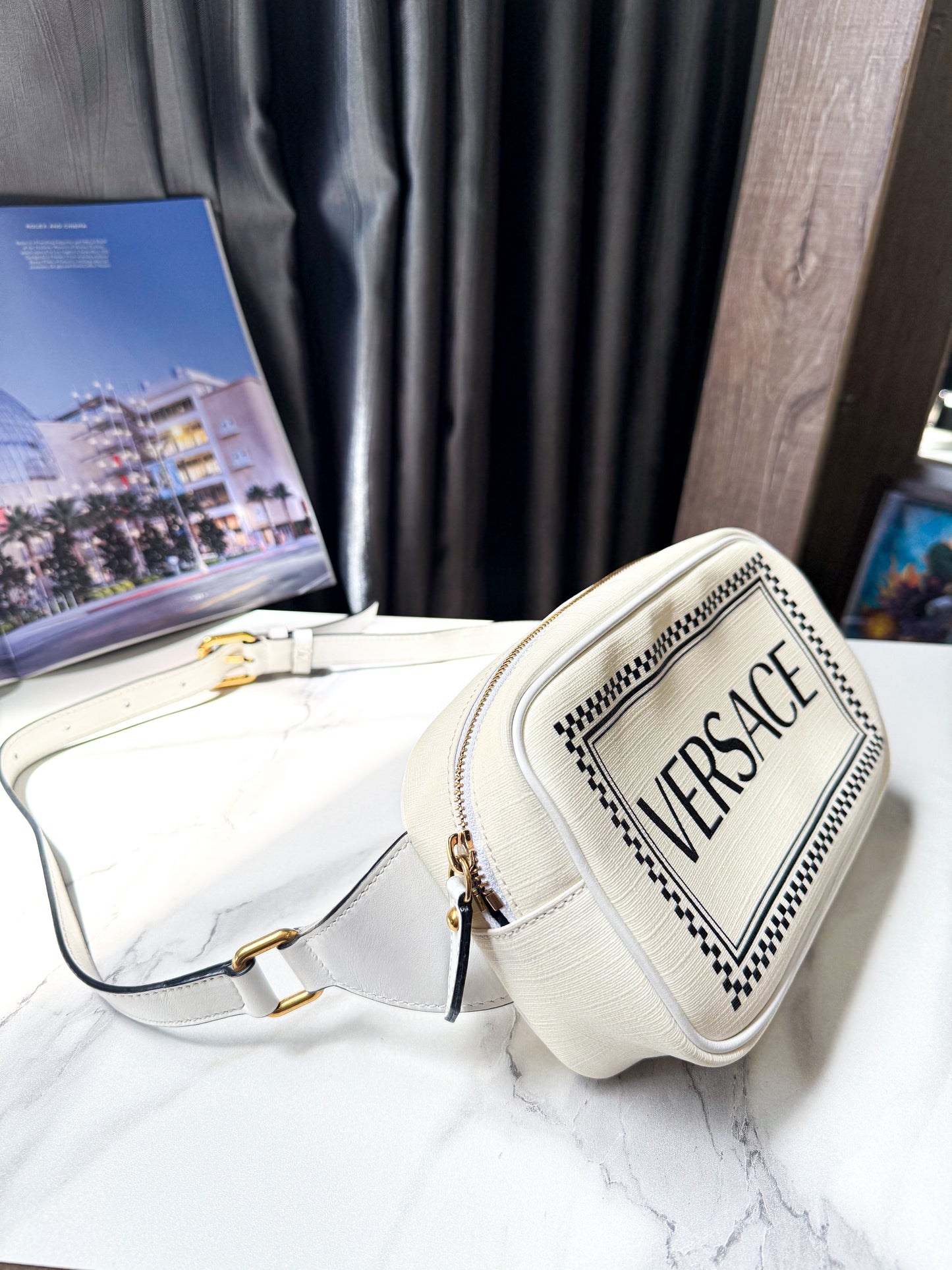 A Beltbag Versace Trắng