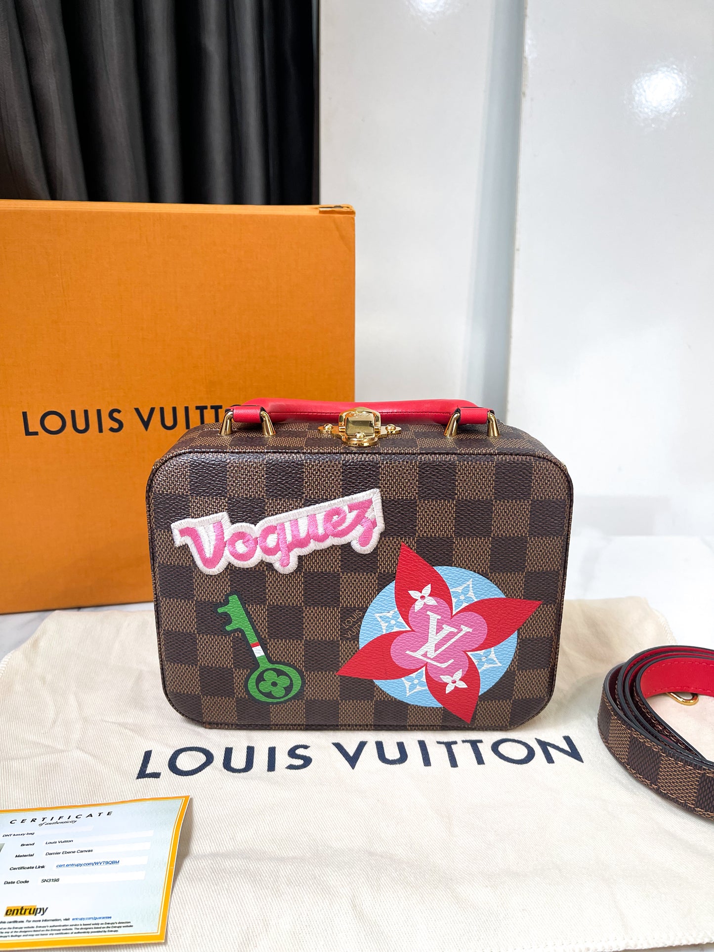 A LV Stories Box