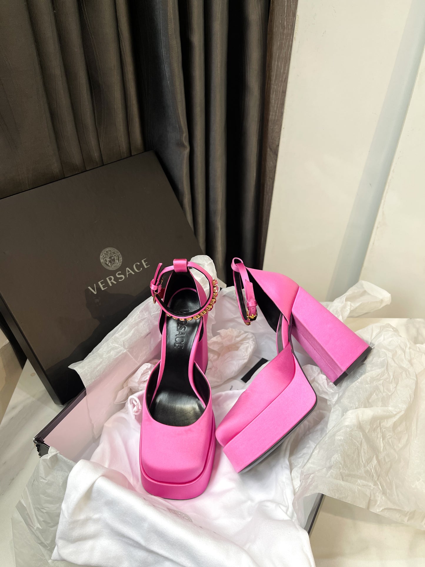 Giày Versace Hồng New Size 37