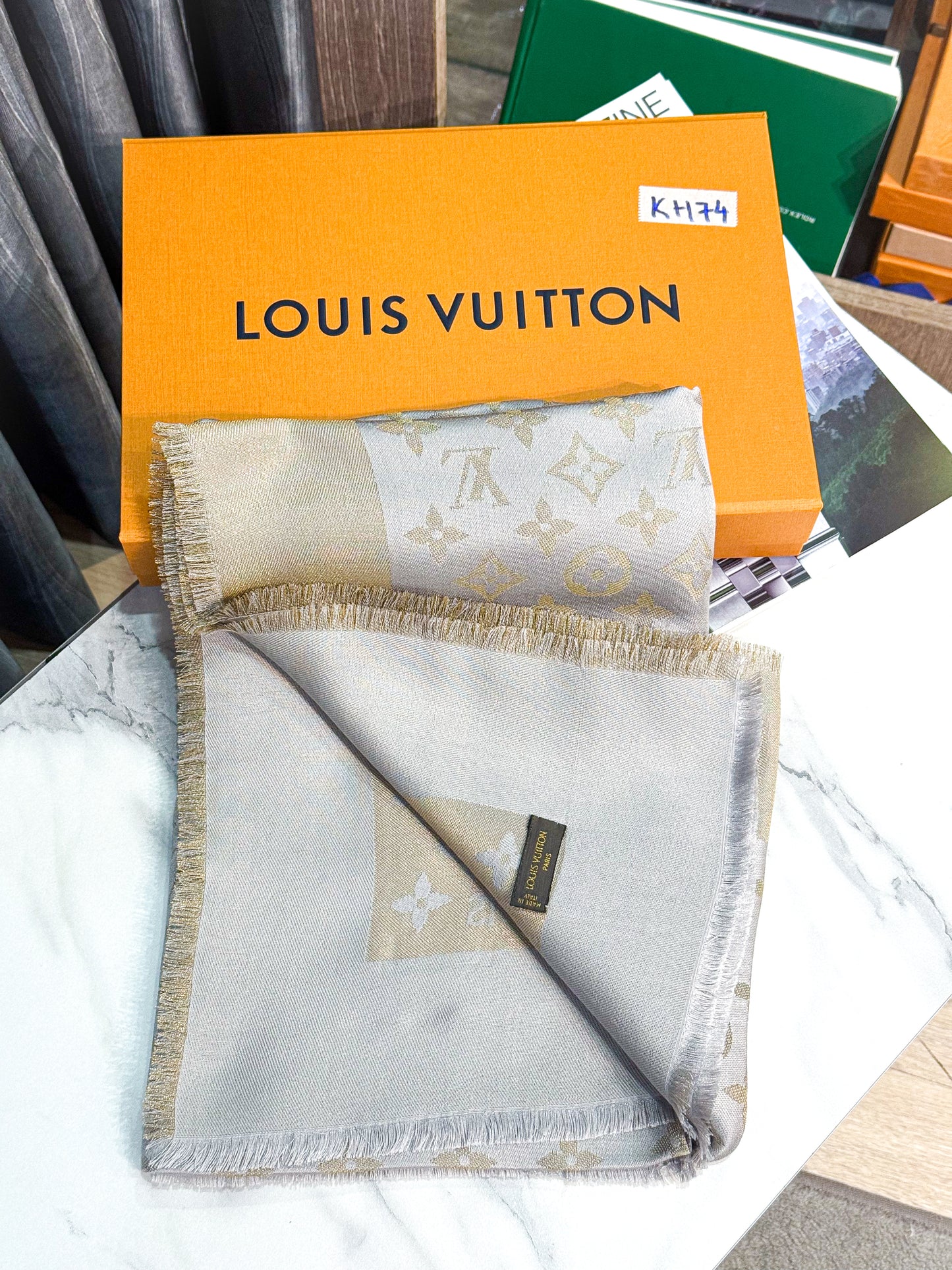 Khăn LV Ánh Kim Ghi Vàng KH74 11/12