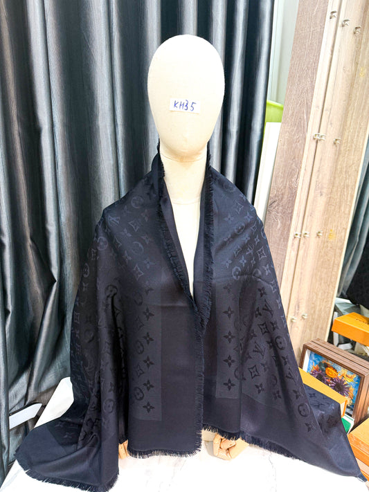 Khăn LV Đen KH35 12/11