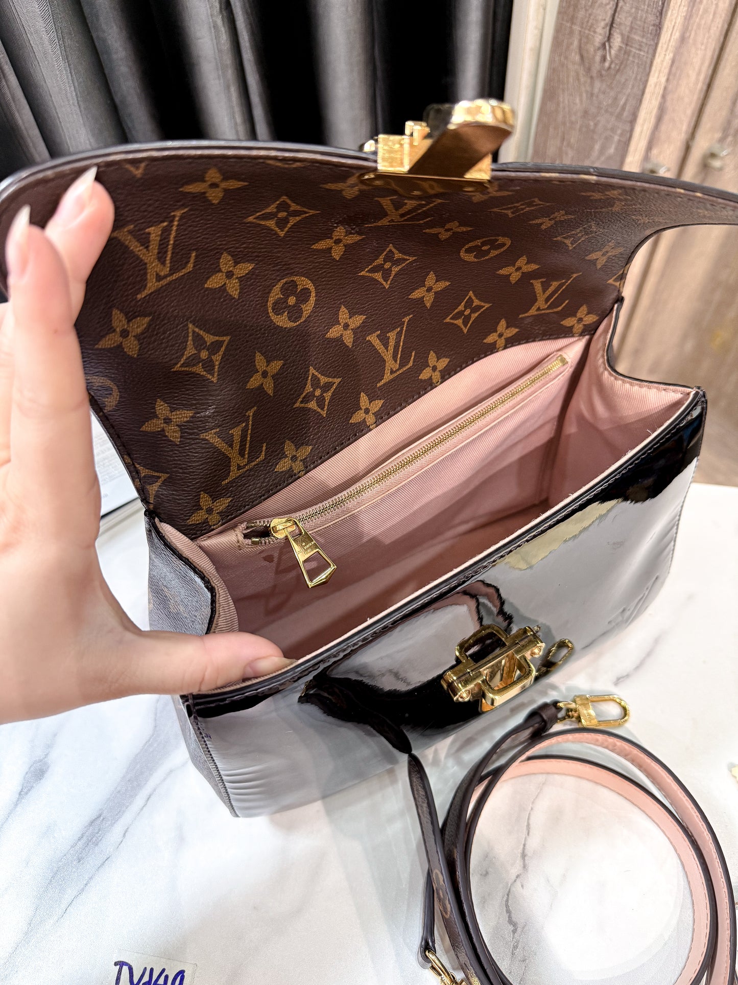 A A LV Cherry Wood TV149