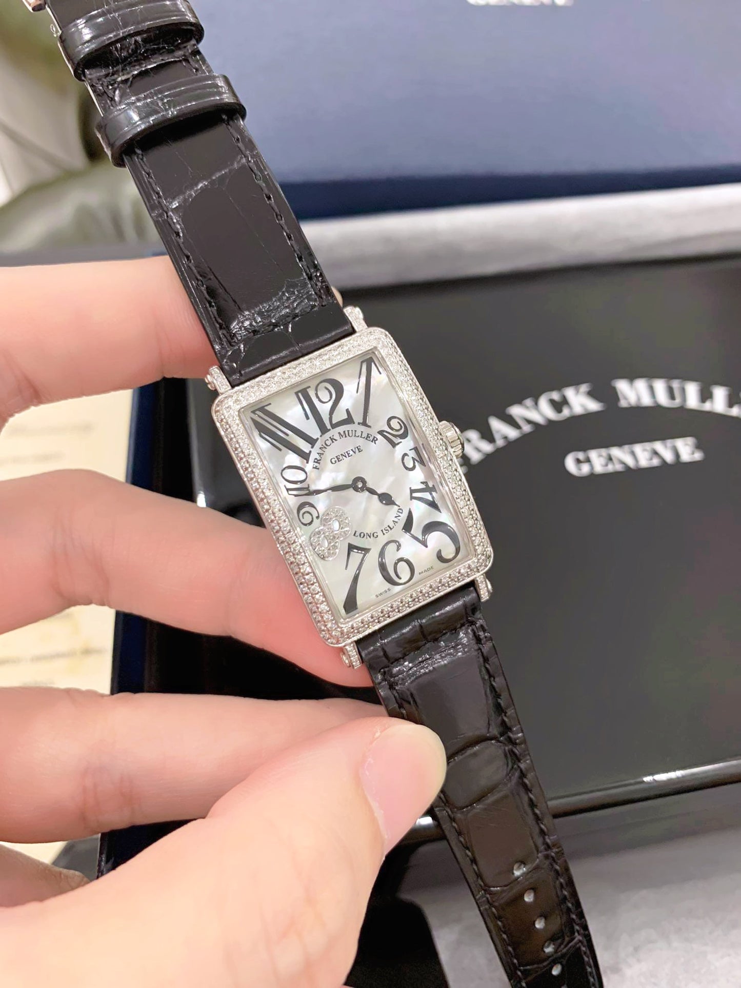 Đồng Hồ Franck Muller 952QZ Số 8 Kim Cương Mặt Số Khảm Trai