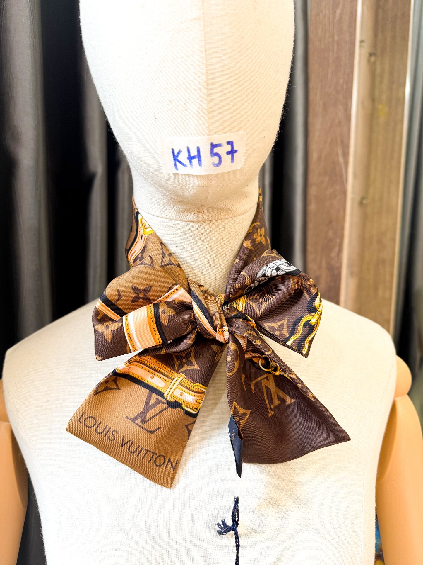 Khăn Twilly LV KH57 28/11