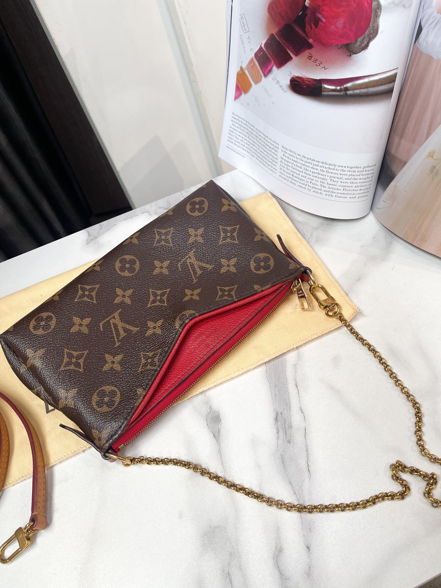 LV Pallas Clutch