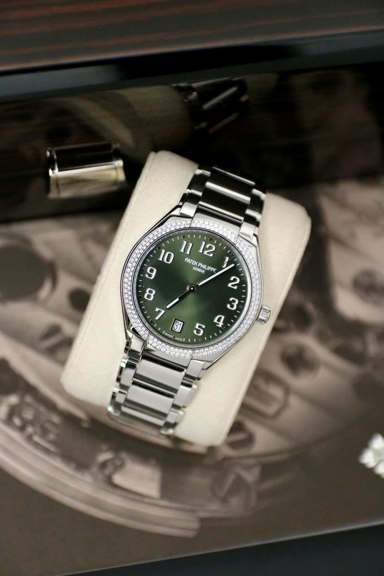 Đồng Hồ Patek Philippe Twenty~4 7300/1200A Olive Green