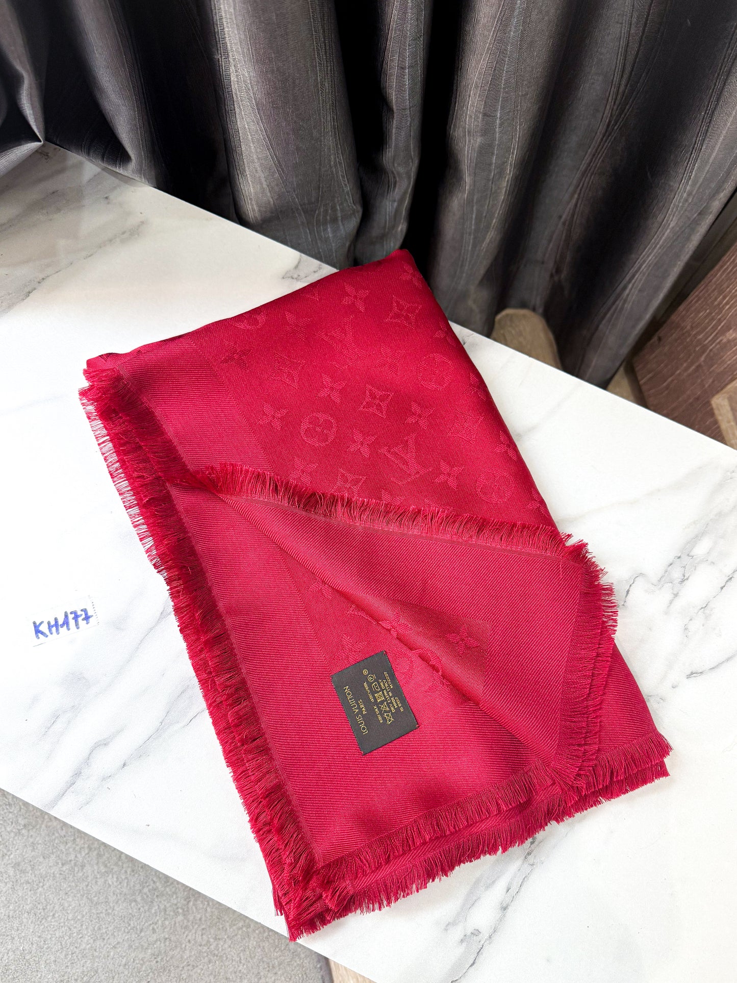 Khăn LV Đỏ KH177