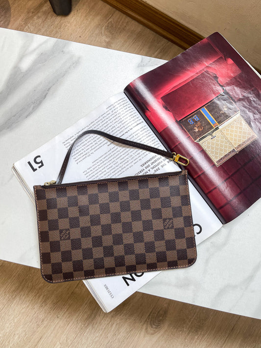 Clutch LV Damier Trong Set Túi NVF