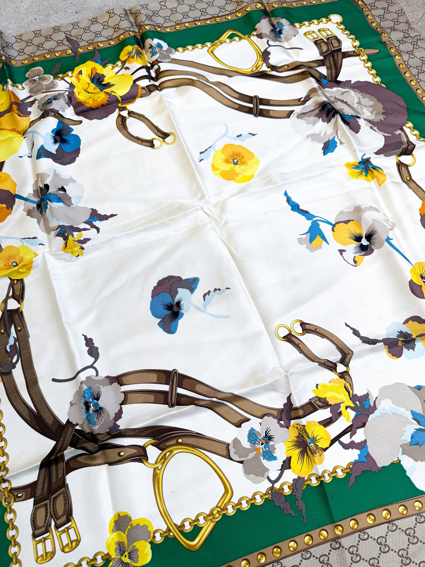 Khăn Gucci New Khổ 90x90 HN58 20/11