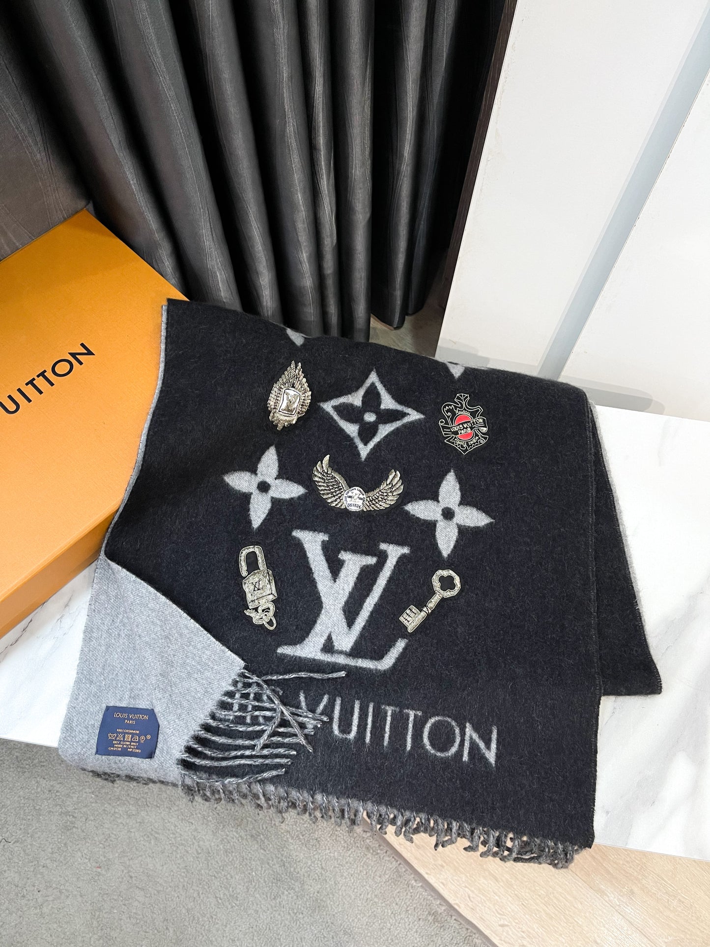 Khăn LV Cashmere Charm