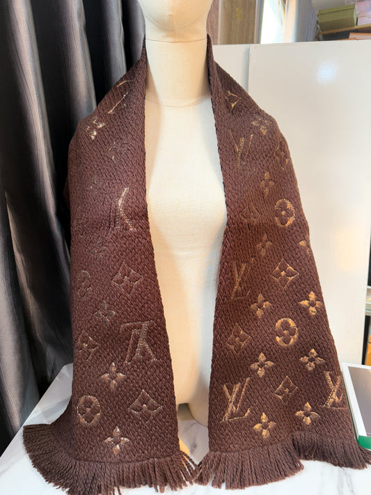Khăn Len LV Nâu Ánh Kim