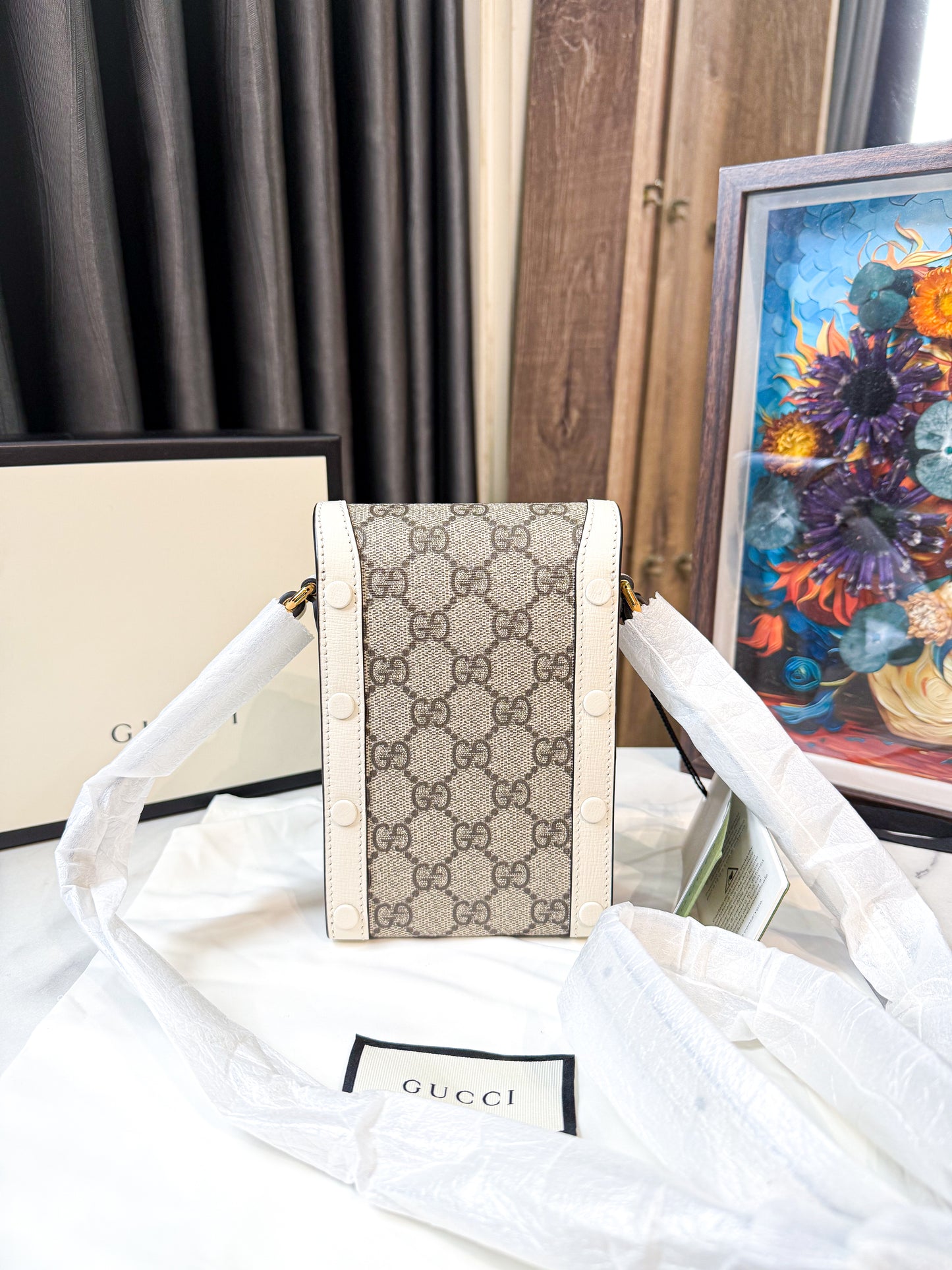 A A Gucci Phone Box Trắng New