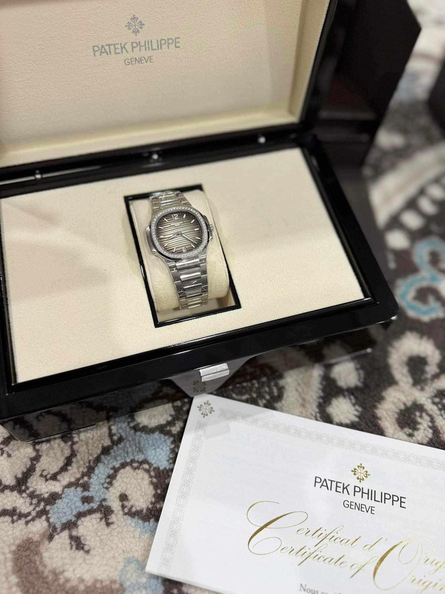 Đồng Hồ Patek Philippe Nautilus 7118/1200A Grey