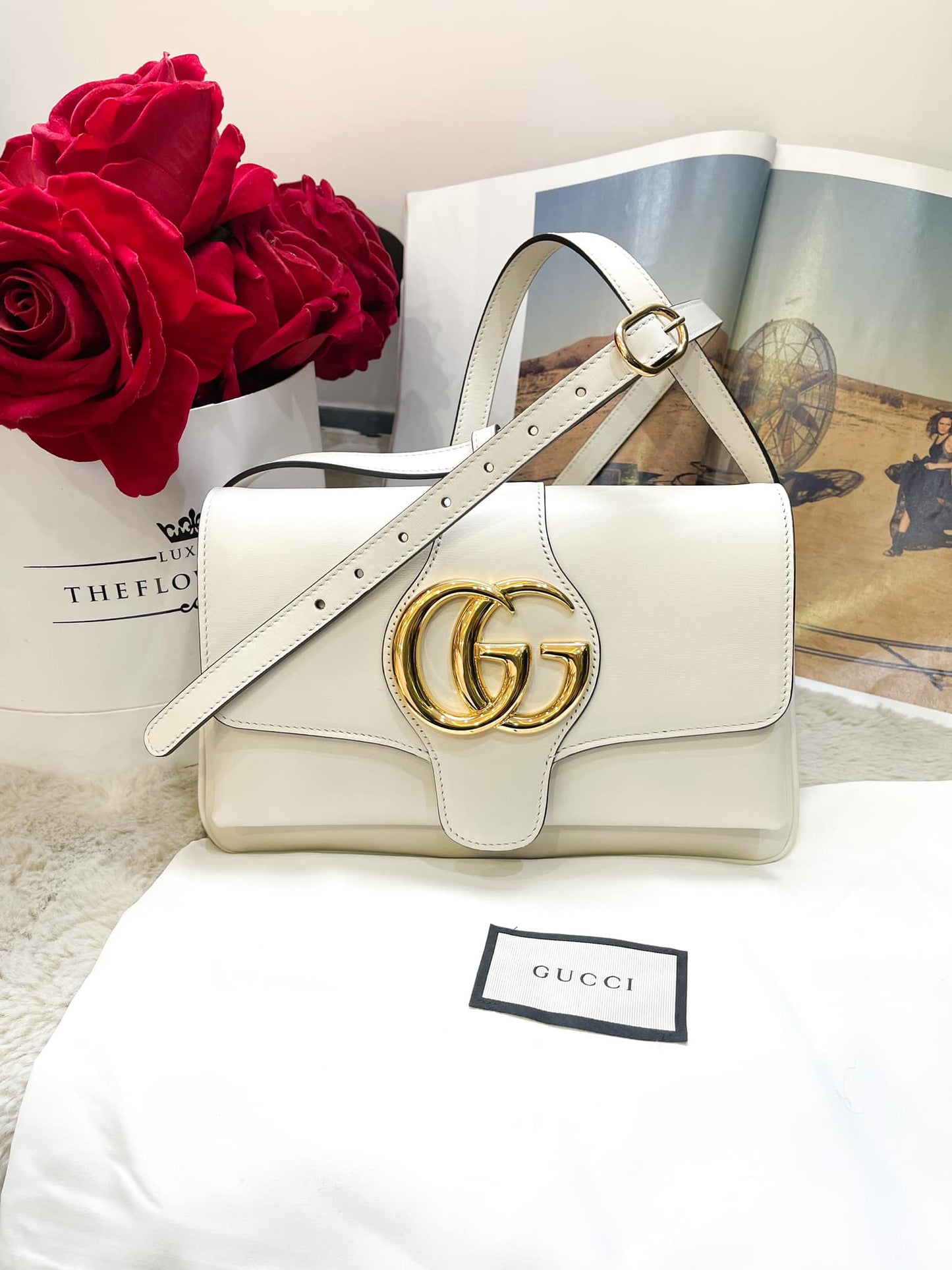 Túi Chéo Gucci Trắng Logo GG